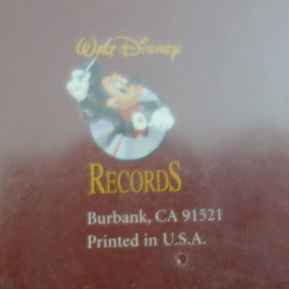 Walt Disney Records presents THE MUSIC BEHIND THE MAGIC ISBN 1-55723-619-4 - Picture 9 of 14